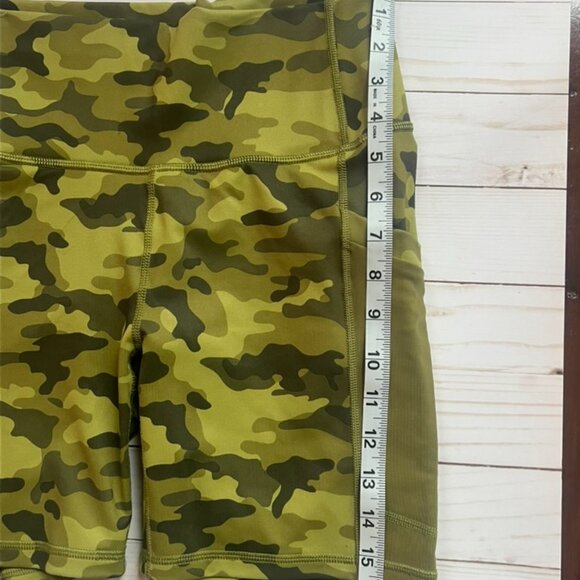 FableticsOn-The-Go PowerHold® High Waisted 6" Short| Waist 12" flat - Picture 3 of 7